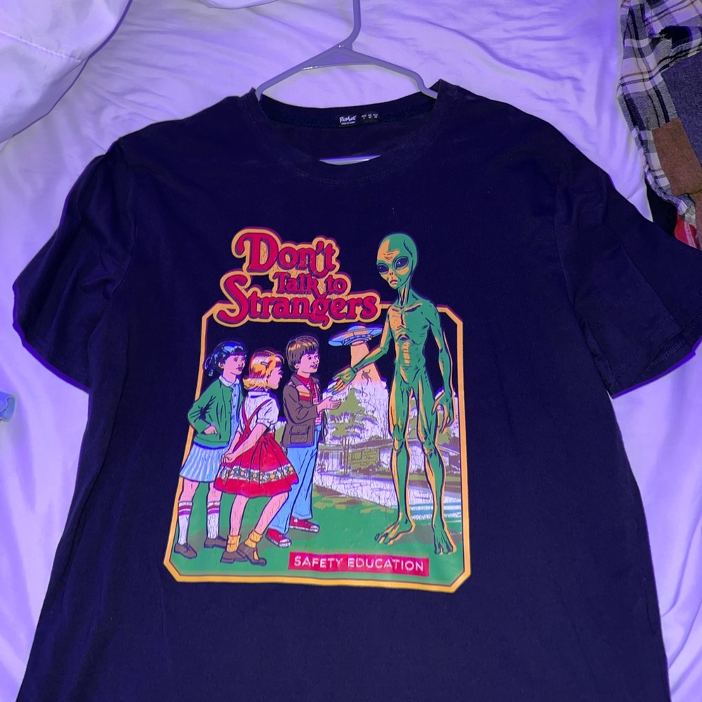 ROMWE Black Short Sleeve Graphic Tee Don’t talk to strangers